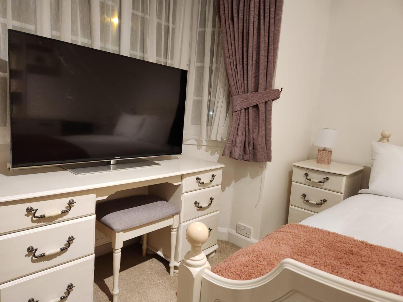 D Elmdon Homestay Shared 4 Bedrooms Бірмінгем Екстер'єр фото