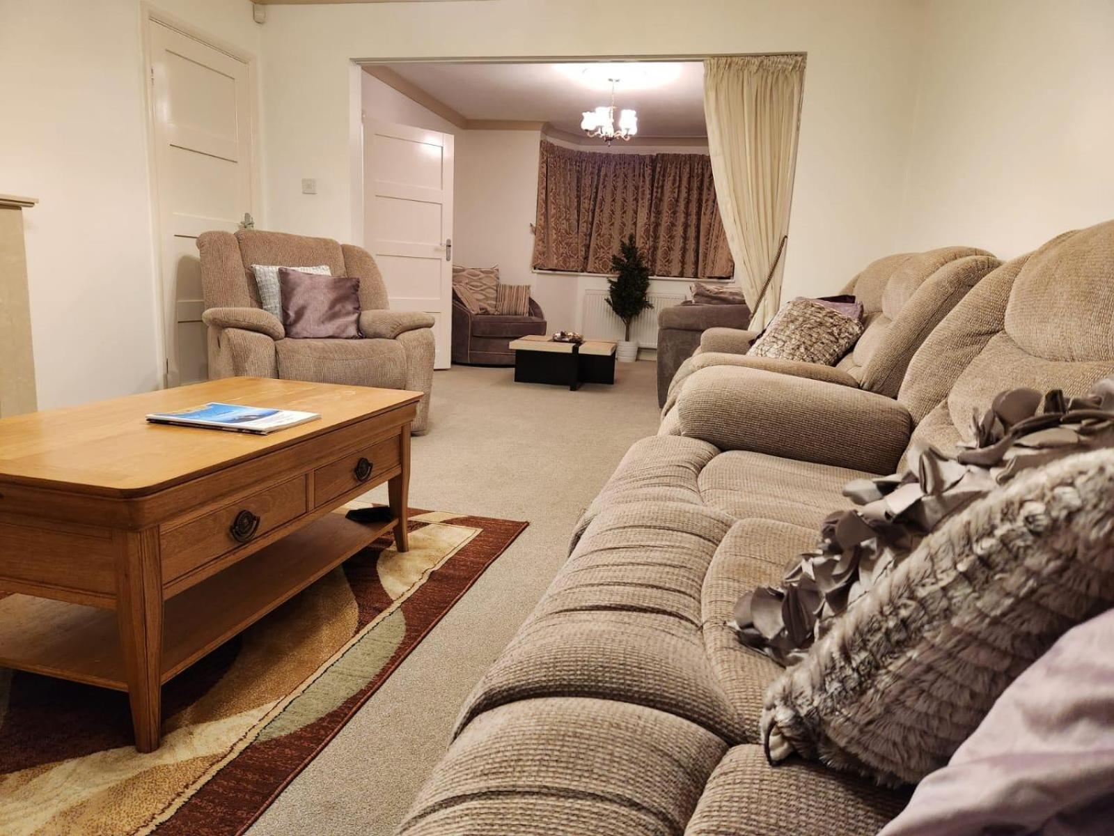 D Elmdon Homestay Shared 4 Bedrooms Бірмінгем Екстер'єр фото