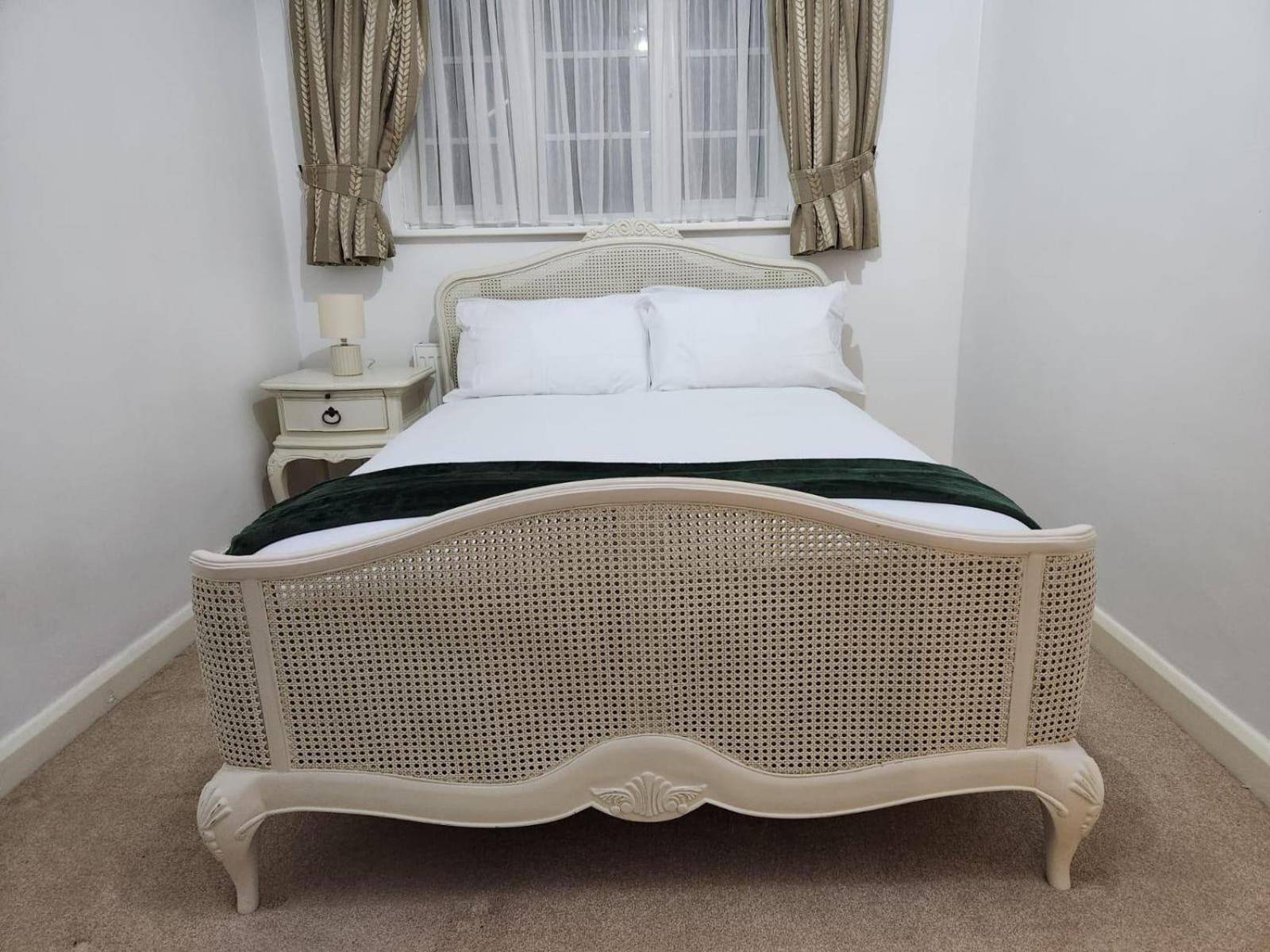 D Elmdon Homestay Shared 4 Bedrooms Бірмінгем Екстер'єр фото