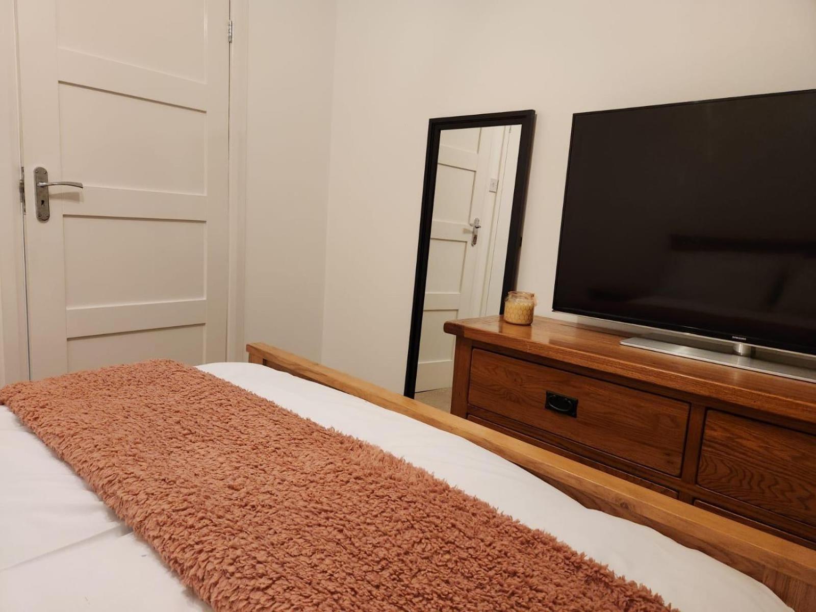 D Elmdon Homestay Shared 4 Bedrooms Бірмінгем Екстер'єр фото